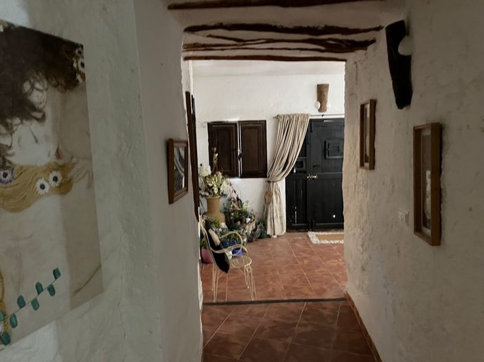 Image No.16-6 Bed Commercial for sale