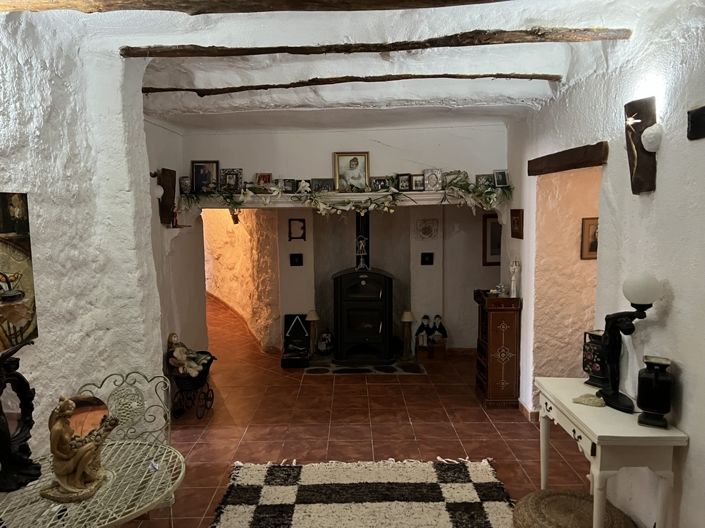 Image No.18-6 Bed Commercial for sale