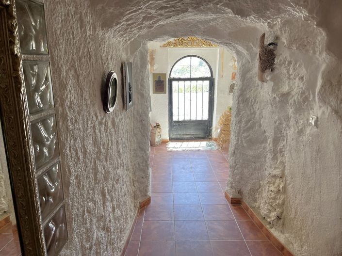 Image No.30-6 Bed Commercial for sale