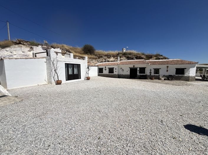 Image No.4-6 Bed Commercial for sale