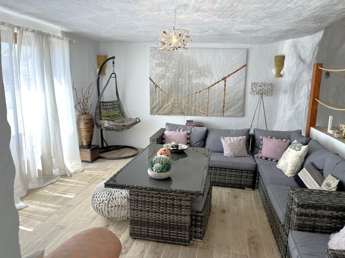 Image No.45-6 Bed Commercial for sale