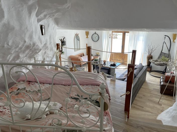 Image No.50-6 Bed Commercial for sale