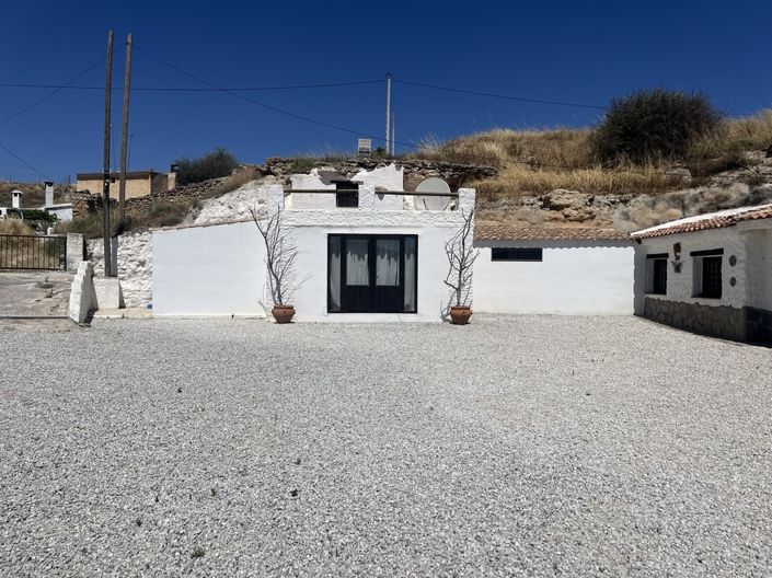 Image No.6-6 Bed Commercial for sale