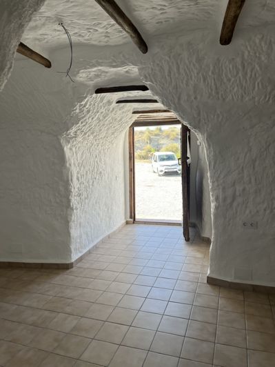 Image No.20-6 Bed House for sale