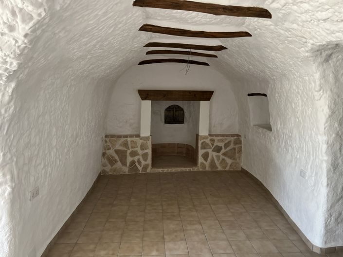 Image No.21-6 Bed House for sale