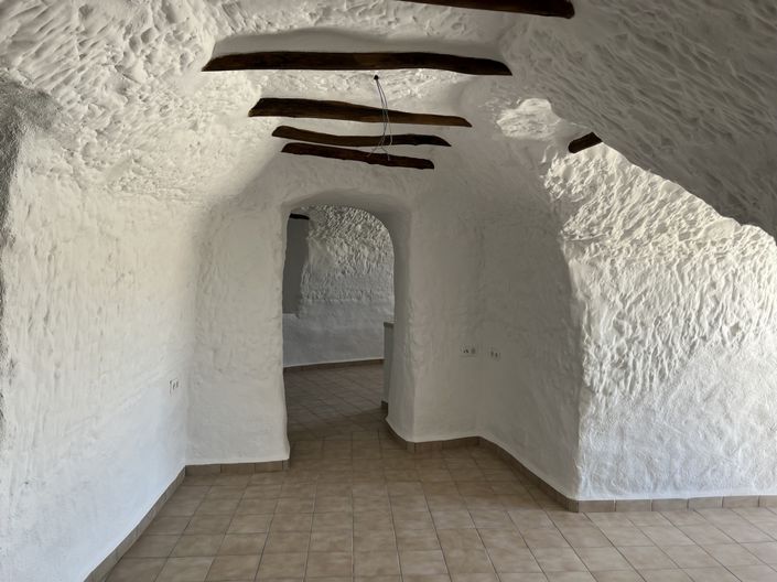 Image No.22-6 Bed House for sale