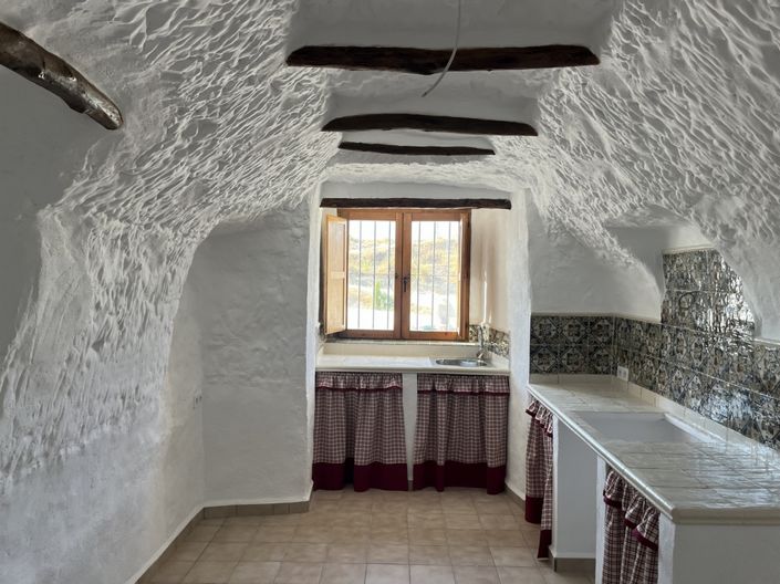 Image No.23-6 Bed House for sale