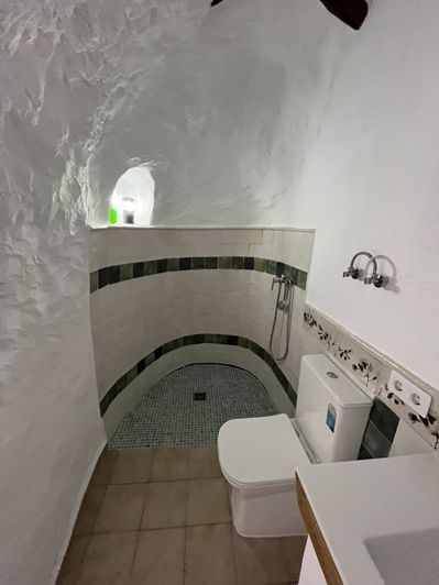 Image No.28-6 Bed House for sale