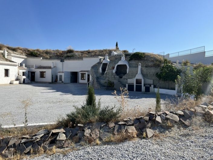 Image No.4-6 Bed House for sale