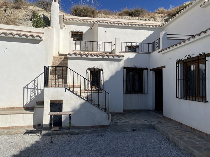 Image No.31-6 Bed House for sale