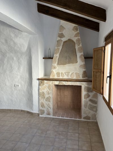 Image No.32-6 Bed House for sale