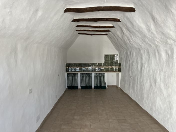 Image No.33-6 Bed House for sale