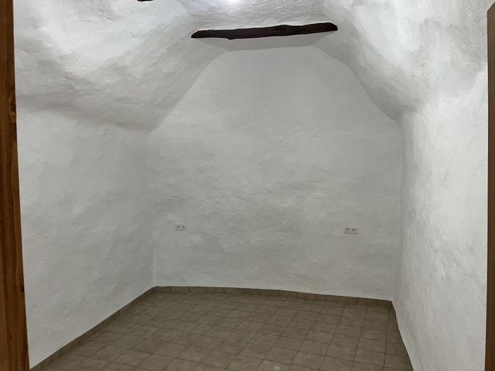 Image No.34-6 Bed House for sale