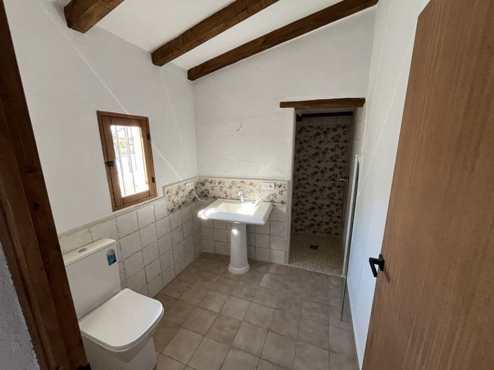 Image No.37-6 Bed House for sale