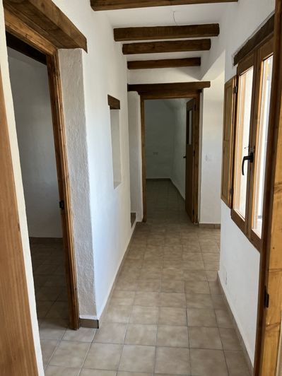 Image No.40-6 Bed House for sale