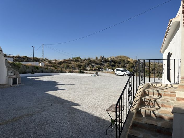 Image No.42-6 Bed House for sale
