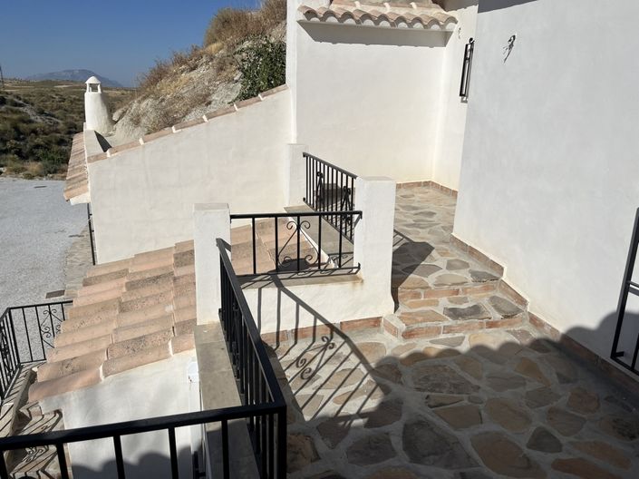 Image No.44-6 Bed House for sale