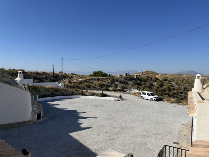 Image No.45-6 Bed House for sale