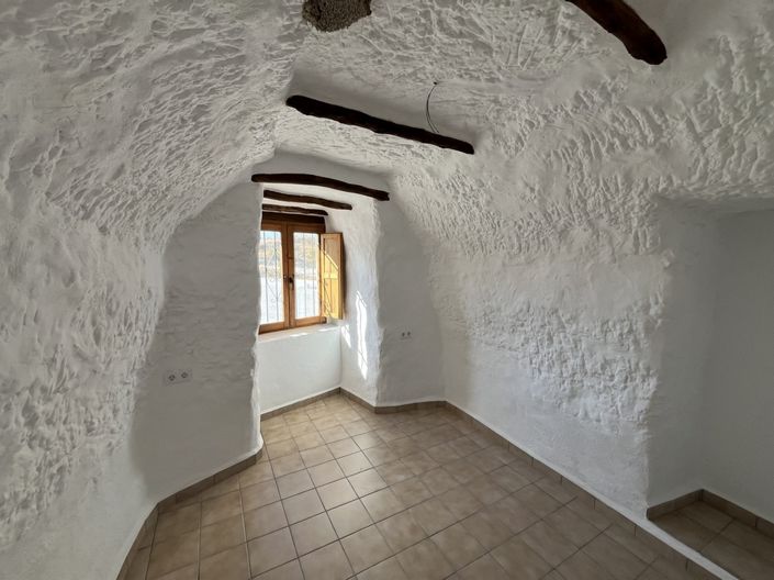Image No.47-6 Bed House for sale