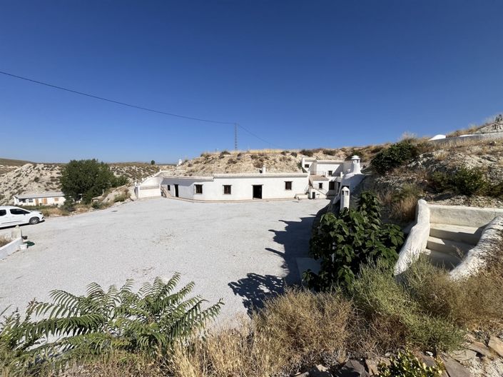 Image No.6-6 Bed House for sale
