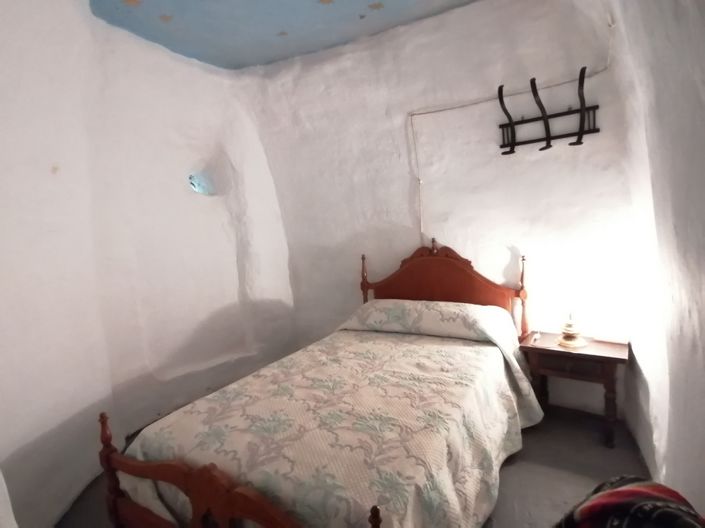Image No.19-4 Bed House for sale