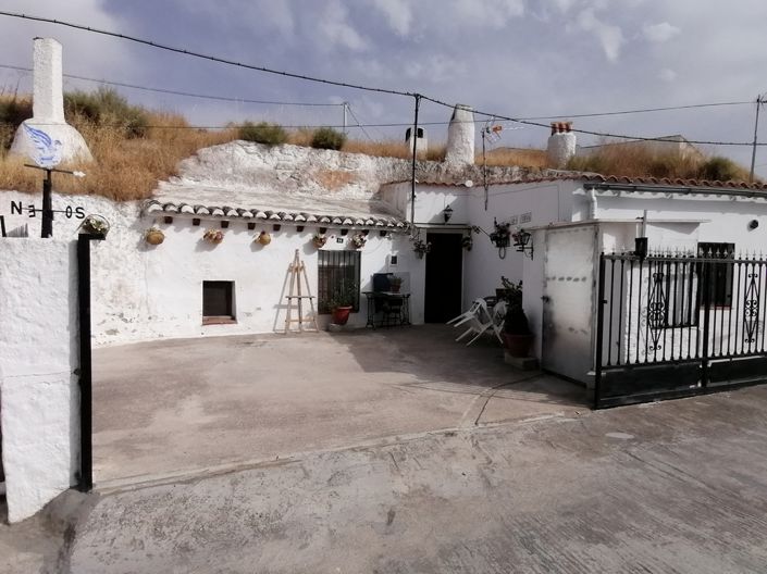 Image No.25-4 Bed House for sale