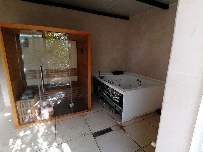 Image No.24-3 Bed Property for sale