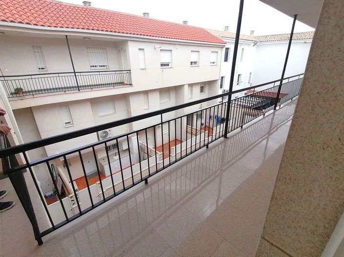 Image No.15-1 Bed Property for sale
