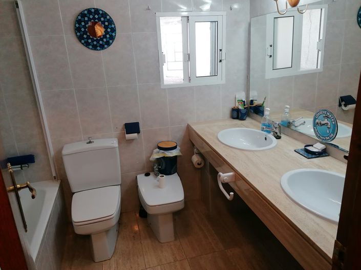 Image No.24-5 Bed House for sale