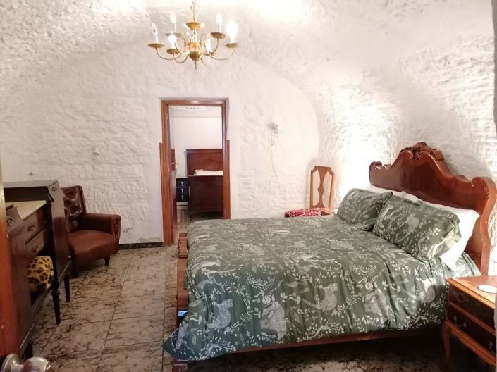 Image No.28-5 Bed House for sale