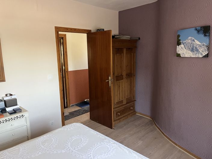 Image No.15-3 Bed Property for sale