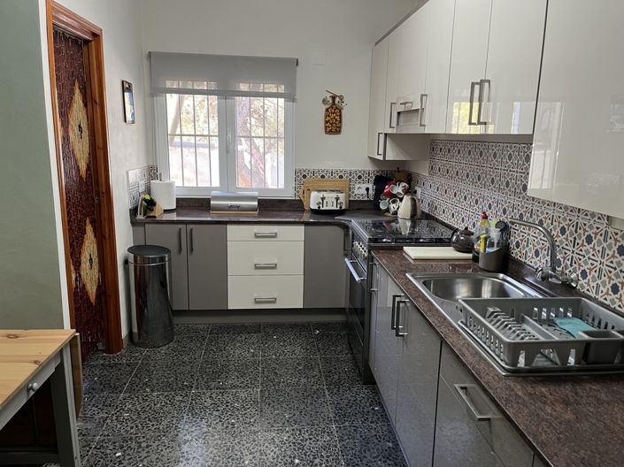 Image No.20-3 Bed Property for sale