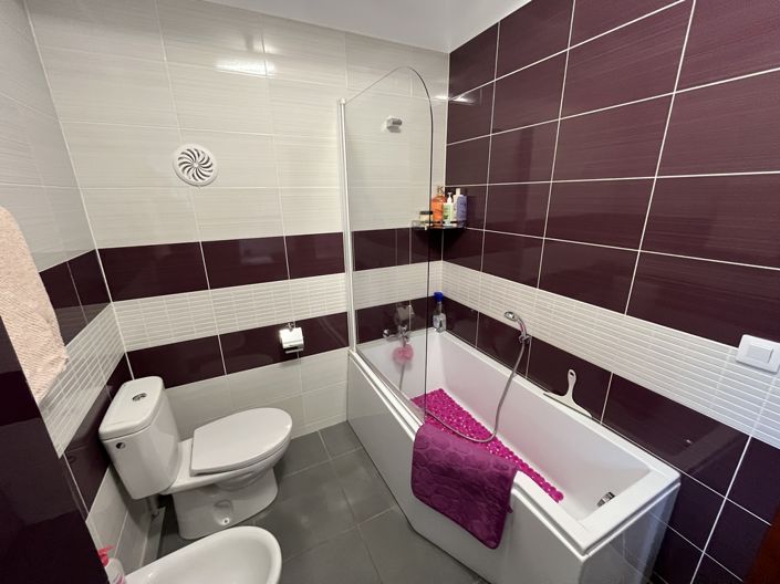 Image No.28-3 Bed Property for sale