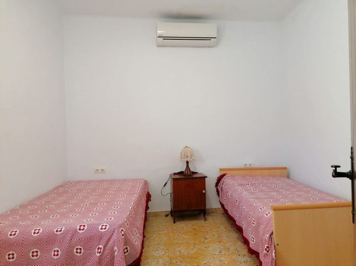 Image No.20-5 Bed Property for sale