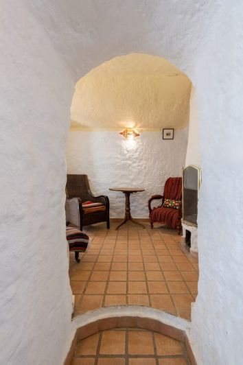 Image No.13-2 Bed House for sale