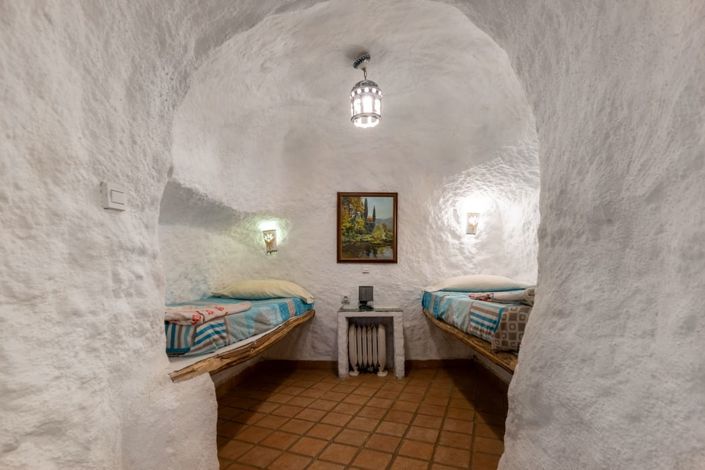 Image No.15-2 Bed House for sale