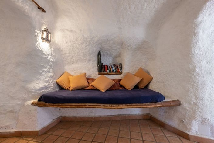 Image No.18-2 Bed House for sale