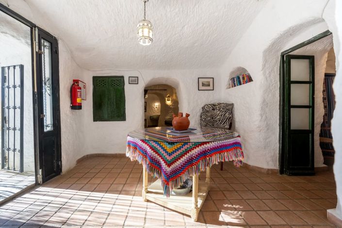 Image No.5-2 Bed House for sale