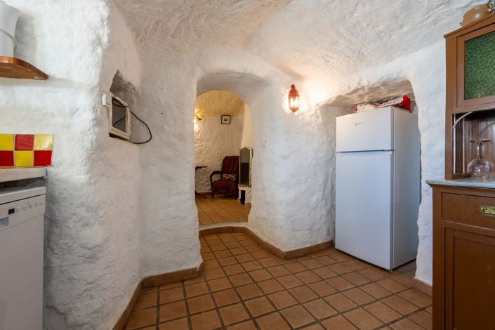 Image No.8-2 Bed House for sale