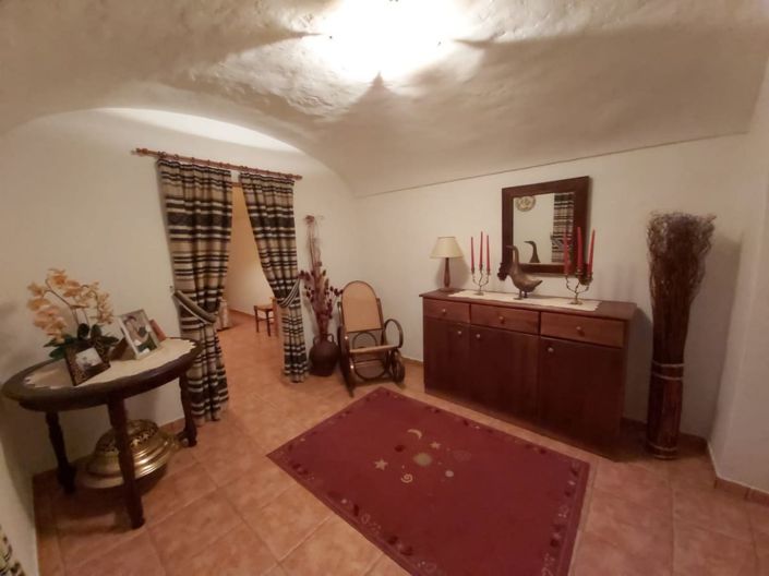 Image No.16-4 Bed House for sale