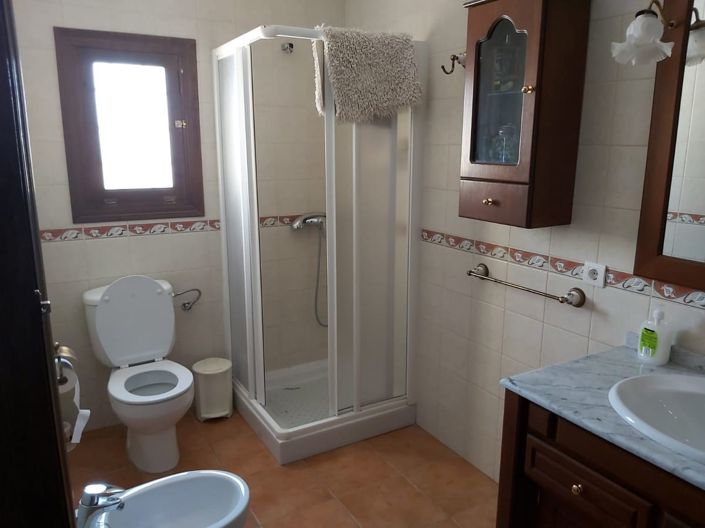 Image No.18-4 Bed House for sale