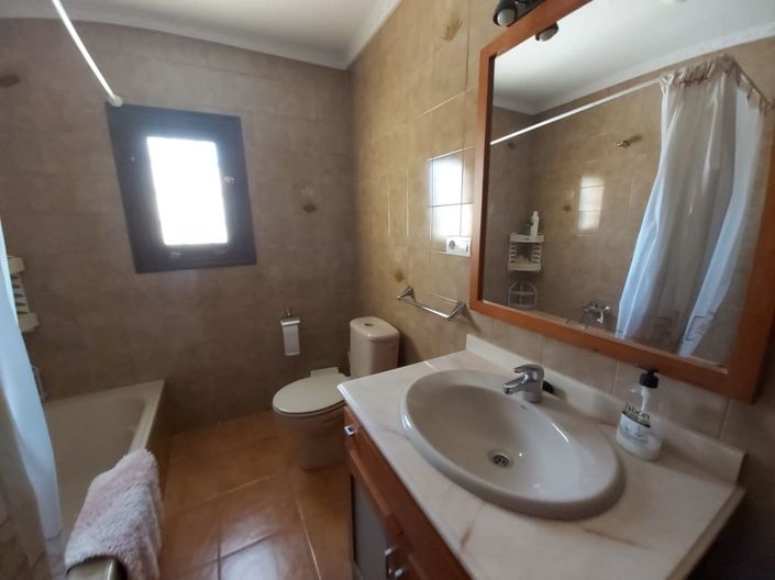 Image No.27-4 Bed House for sale