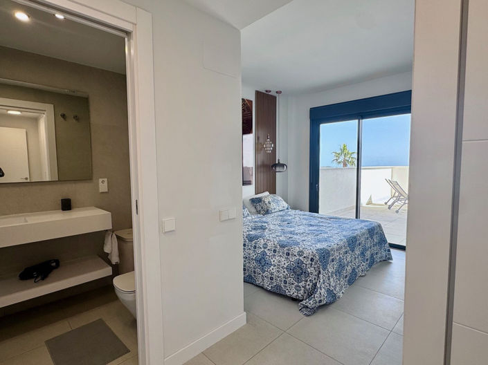 Image No.21-3 Bed Apartment for sale