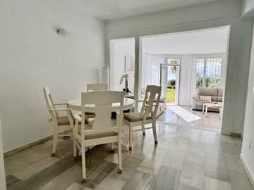 11-20939a0134ad724a8cb2a801094d15a4