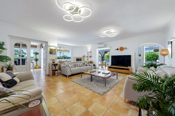 Image No.2-5 Bed Villa for sale