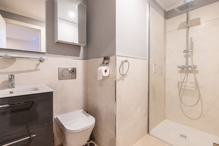 Image No.26-3 Bed House for sale