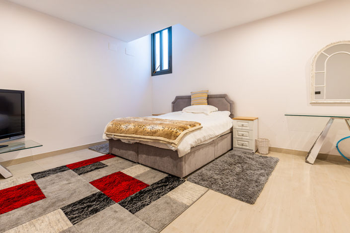 Image No.27-3 Bed House for sale