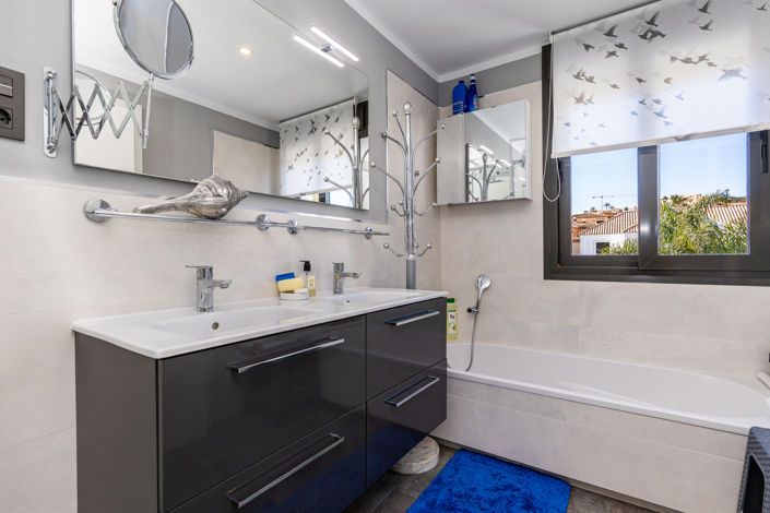 Image No.7-3 Bed House for sale