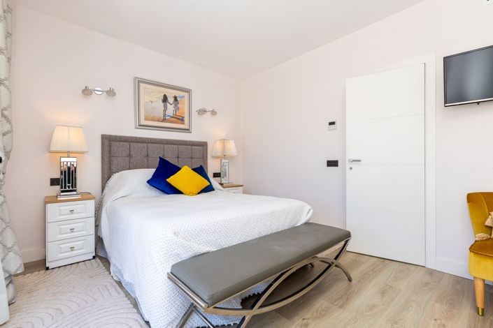 Image No.8-3 Bed House for sale