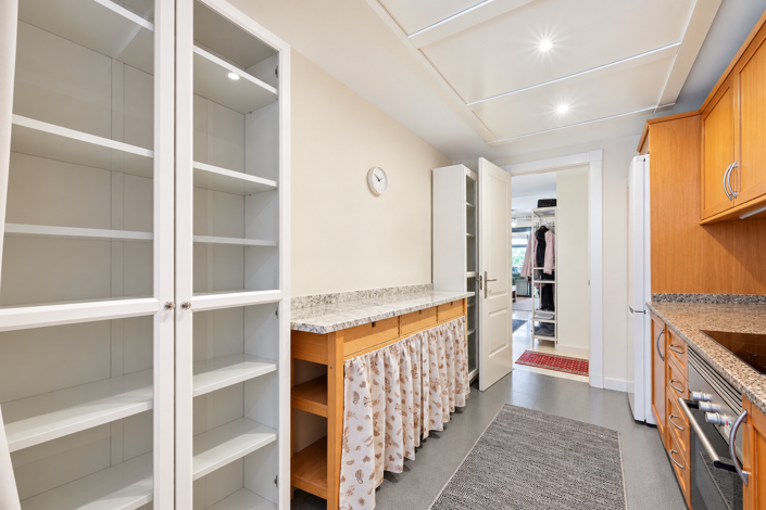 Image No.12-2 Bed Property for sale